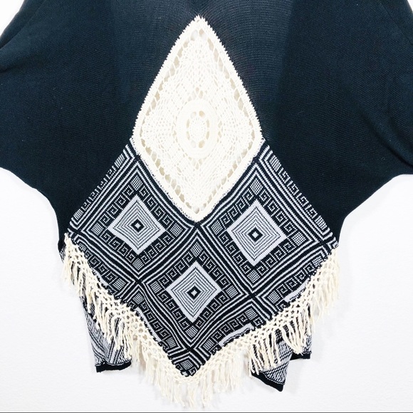 Umgee 🔥SALE🔥black crochet and fringe geometric open front cardigan M/L - Picture 6 of 7
